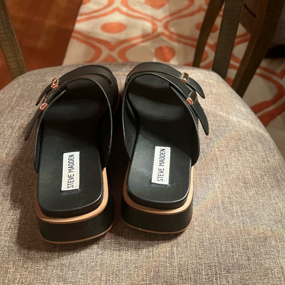 Steve Madden Black and Gold Women’s Size 8 Sandals - Picture 10 of 11